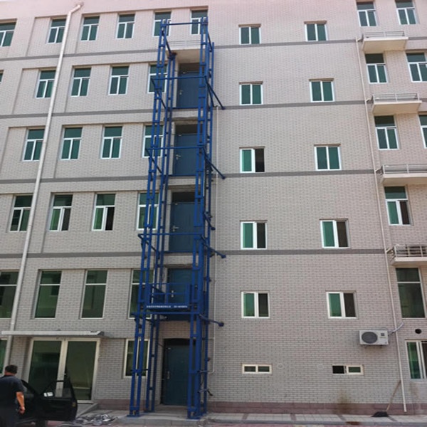 hydraulic goods lift for high-rise building