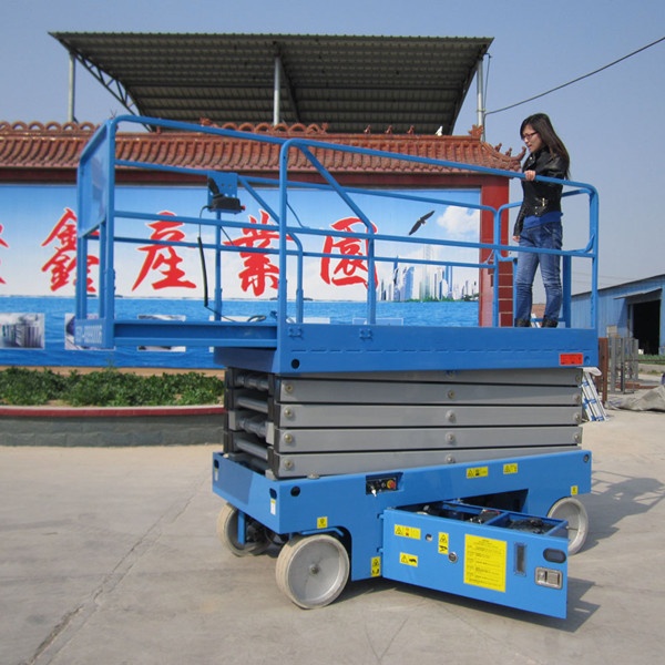 self-propelled scissor lifts