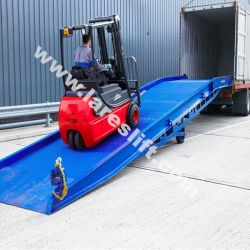 loading ramp for containers