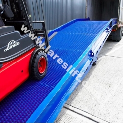 loading ramp for containers