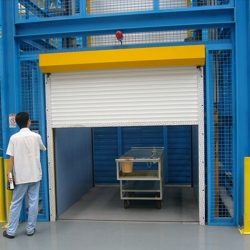 hydraulic cargo elevator with mesh enclosure