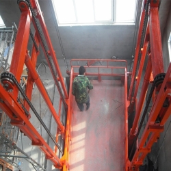 vertical goods lift with large platform
