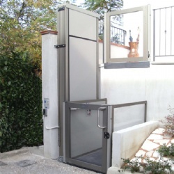 wheelchair lift for disabled people